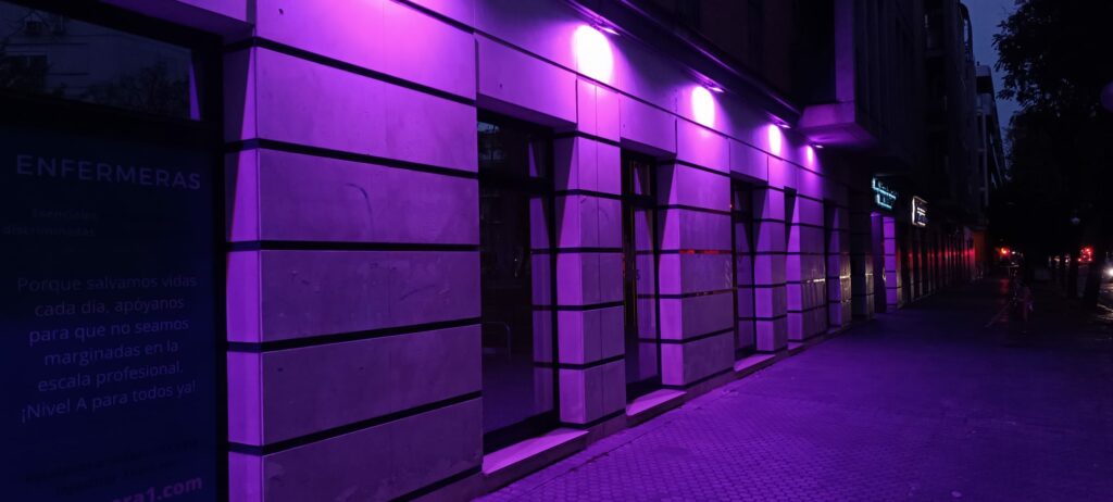 ILUMINACION DA LA FACHADA DE ICOES. ILUSTRE COLEGIO OFICIAL DE ENFERMERIA DE SEVILLA